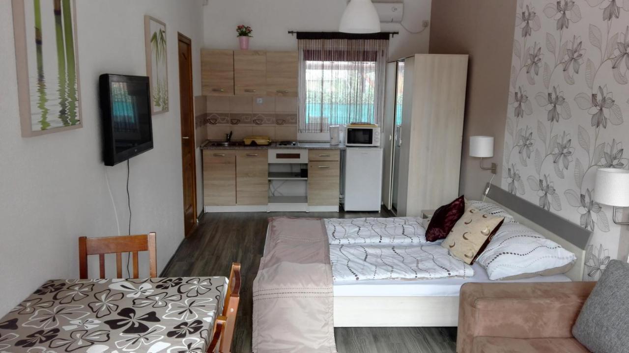 Appartement Sunshine Apartman à Siófok Extérieur photo